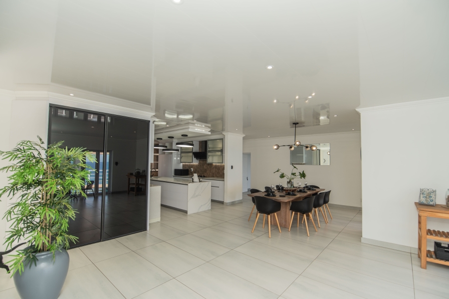 6 Bedroom Property for Sale in Beachview Eastern Cape